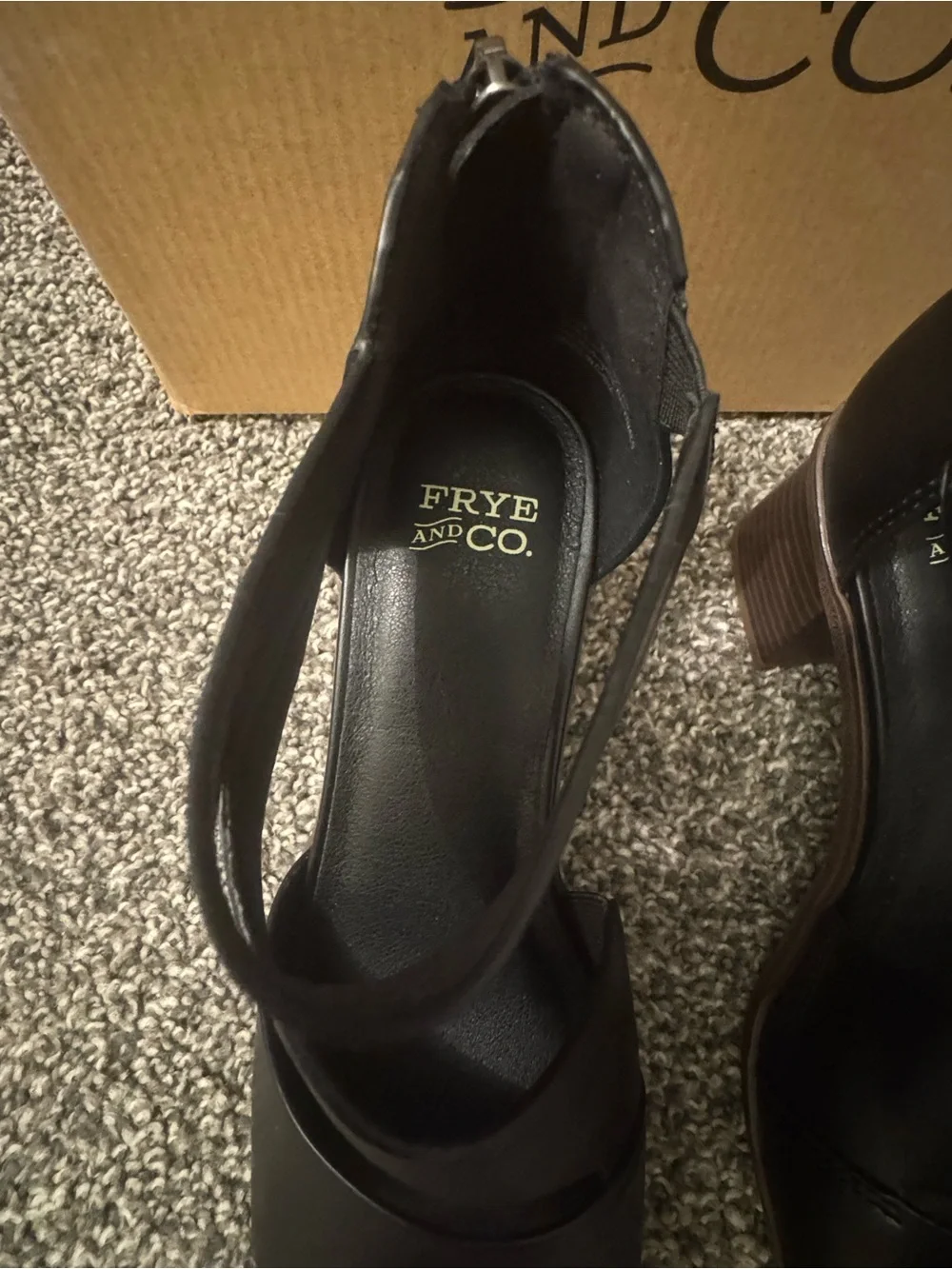 Frye & Co Roxy Black Leather Block Heel Sandals Women’s Size 7 M Zip Back